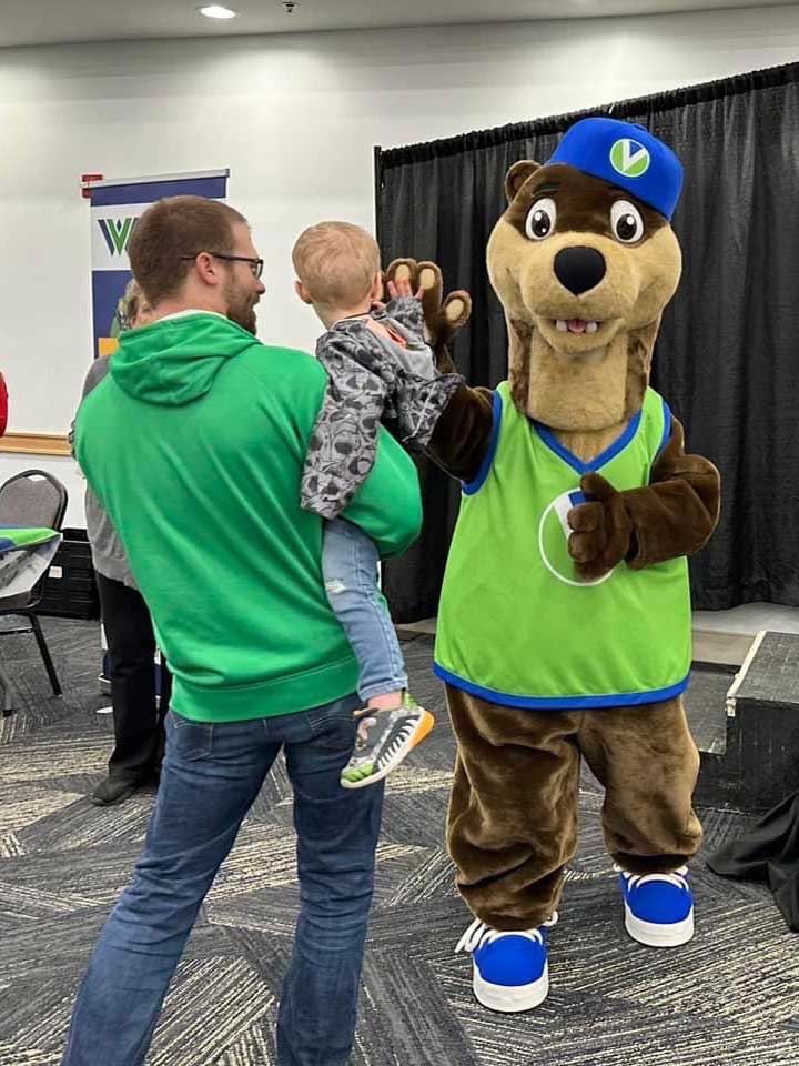 Ovie P. Otter meeting fans