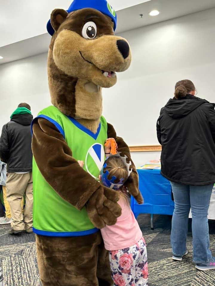 Ovie P. Otter meeting fans